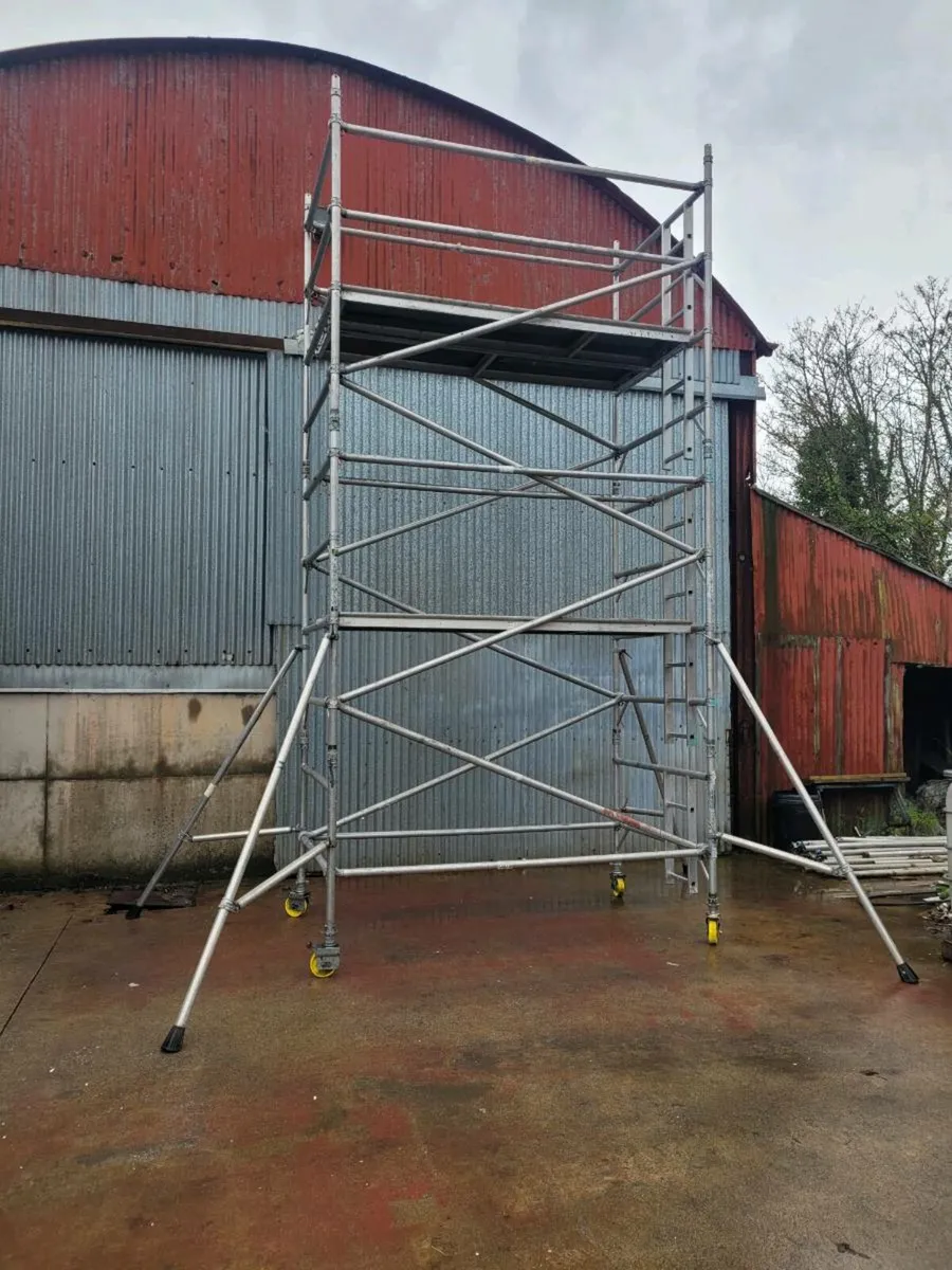 Boss aluminium scaffold tower, FREE DELIVERY - Image 1