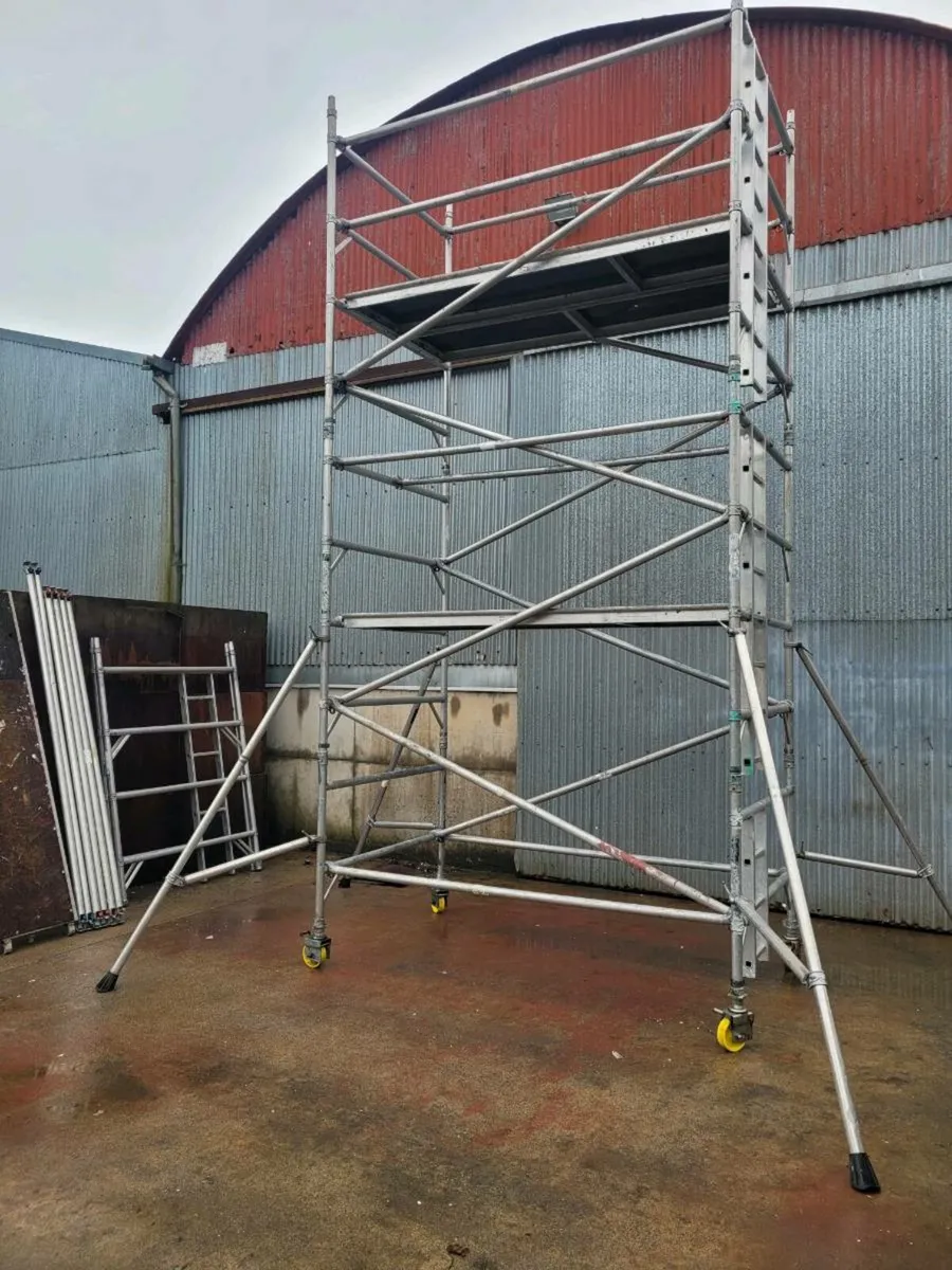 Boss aluminium scaffold tower, FREE DELIVERY - Image 3