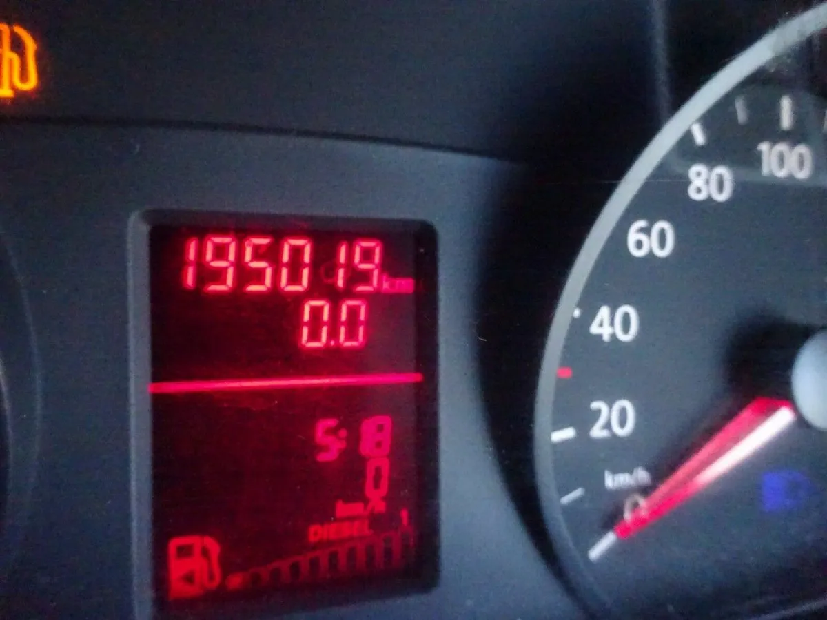 Volkswagen Crafter CRAFTER 35 MWB 136BHP  6SP 5DR - Image 2