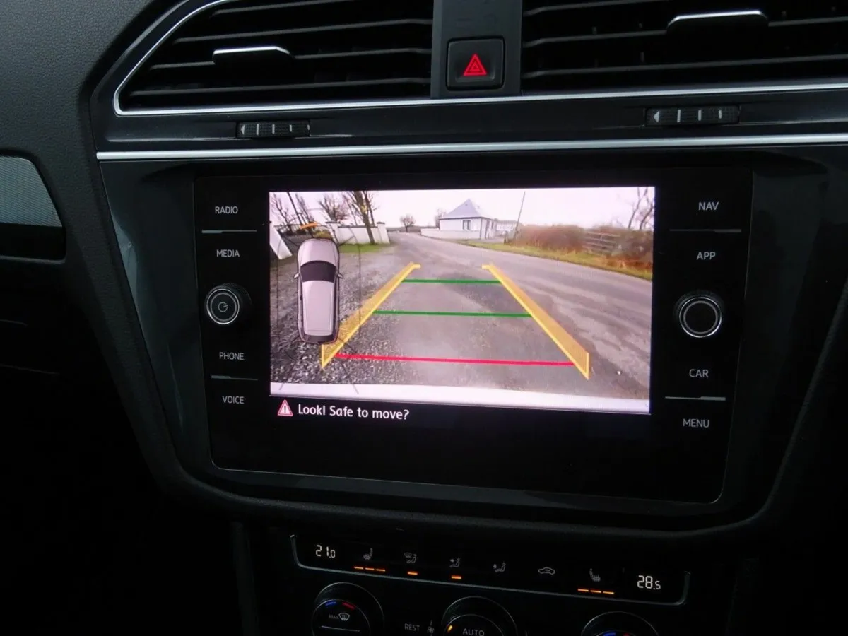 Volkswagen Tiguan HIGHLINE 2.0 TDI 6SPEED 150BHP * - Image 4