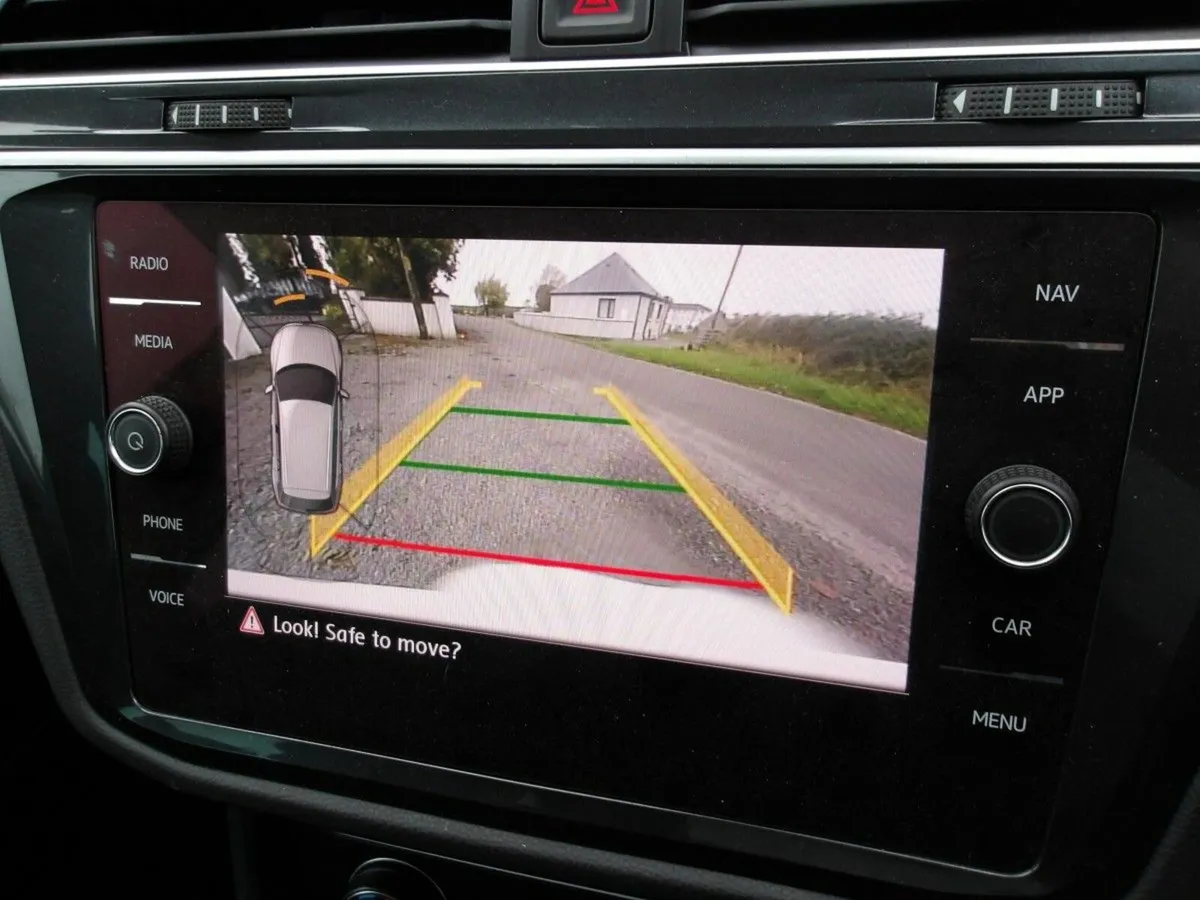 Volkswagen Tiguan 150BHP COMFORTLINE 2.0 TDI 6SPEE - Image 4