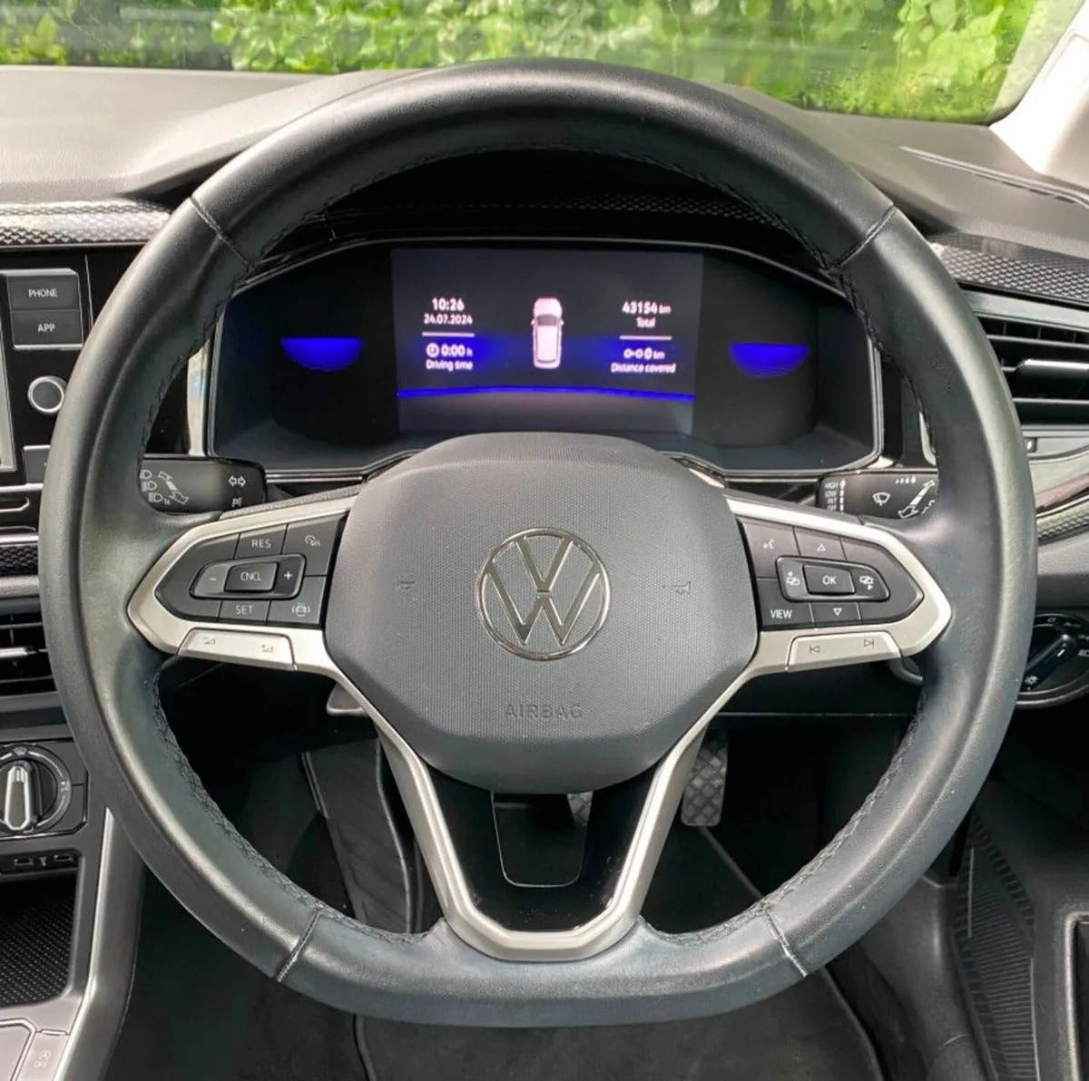 Volkswagen Polo LIFE MODEL -- 1.0 TSI ** 43,200 KM - Image 2