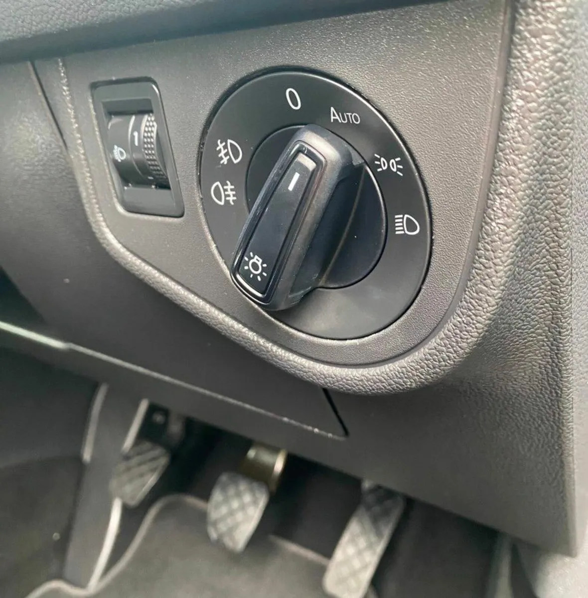 Volkswagen Polo LIFE MODEL -- 1.0 TSI ** 43,200 KM - Image 4