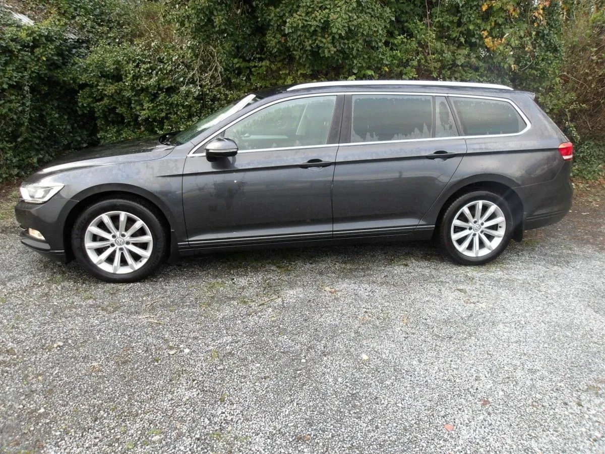 Volkswagen Passat 1.6 TDI 120HP COMFORTLINE  ** WI - Image 1