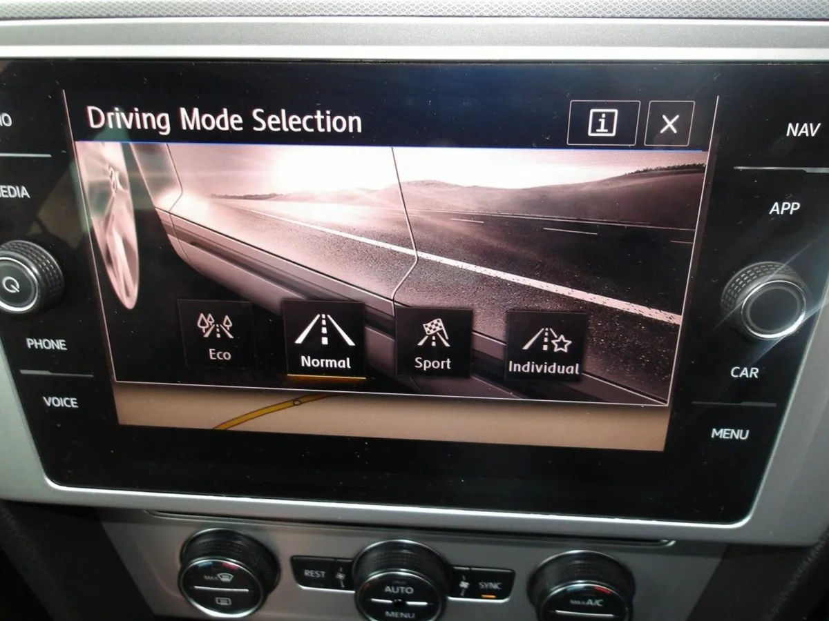 Volkswagen Passat 1.6 TDI 120HP COMFORTLINE  ** WI - Image 4