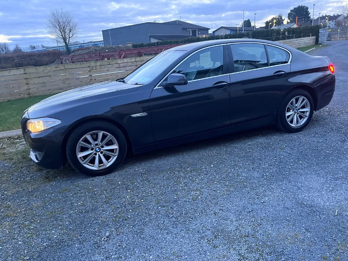 BMW 5-Series 2013 - Image 2