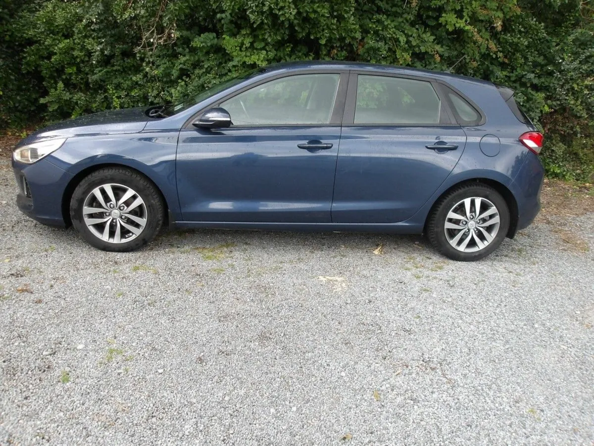 Hyundai i30 1.6 Diesel DELUXE ** REVERSING-CAMERA - Image 2