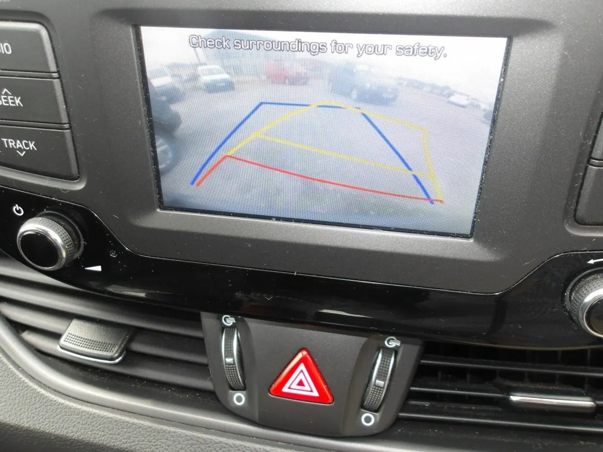 Hyundai i30 1.6 Diesel DELUXE ** REVERSING-CAMERA - Image 3