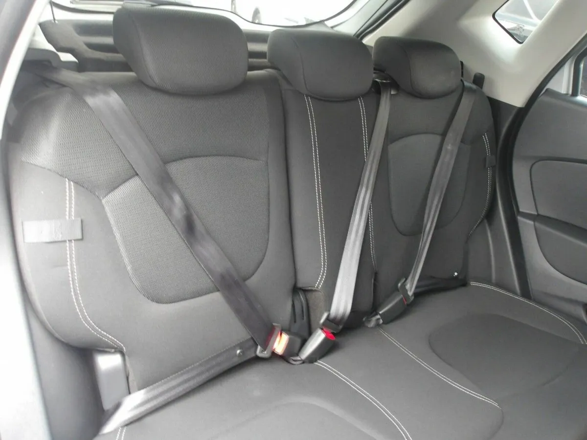 Renault Captur dCi 90 EXPRESSION+ - Image 2