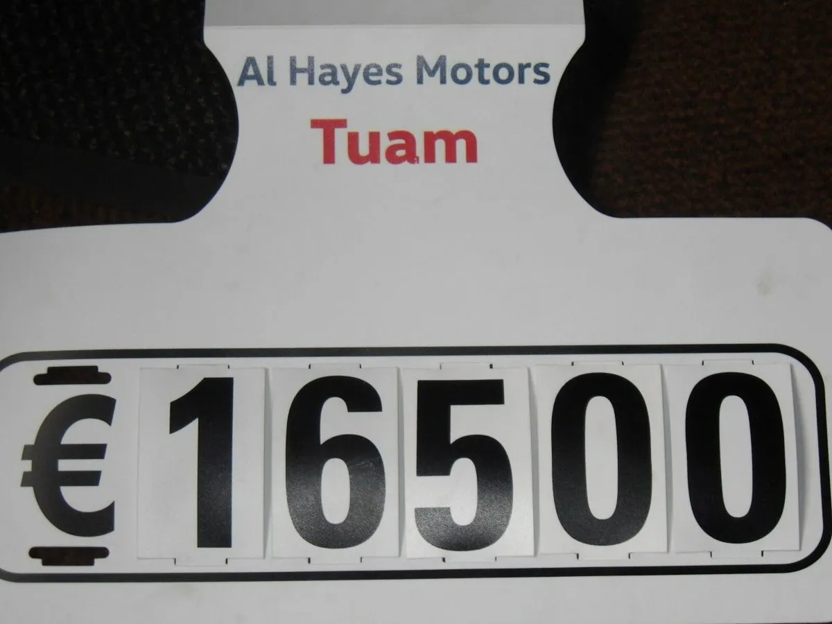 Toyota Auris 1.6 D-4D (112) Luna ** SAT-NAV ** - Image 3