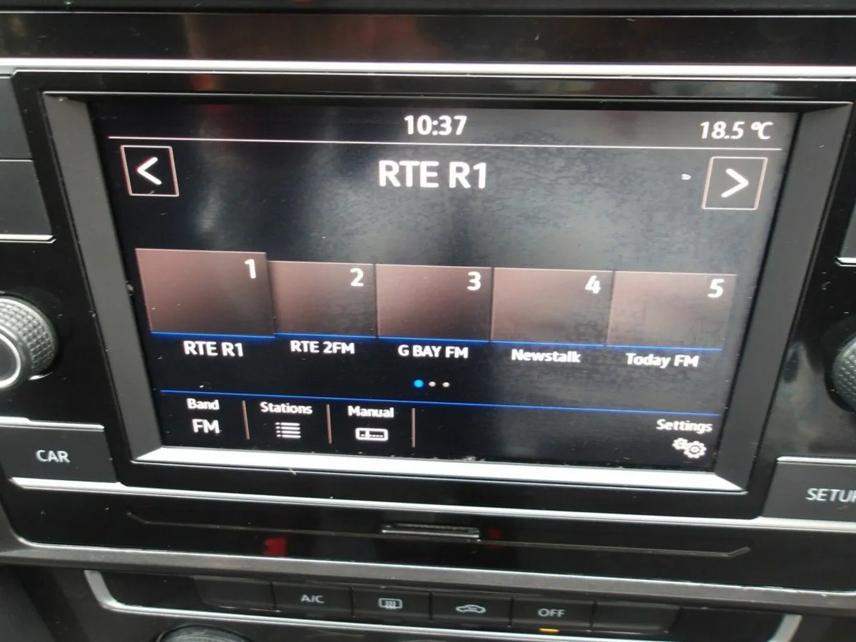 Volkswagen Golf 1.6 TDI 115HP SPORT"S-LINE - Image 2