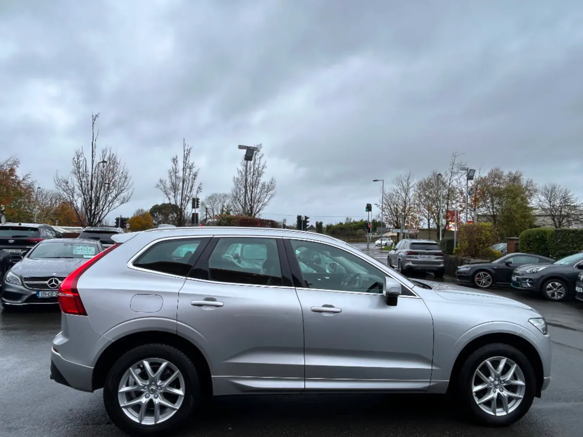 Volvo XC60 D4 MOMENTUM AUTO *NEW MODEL* - Image 4