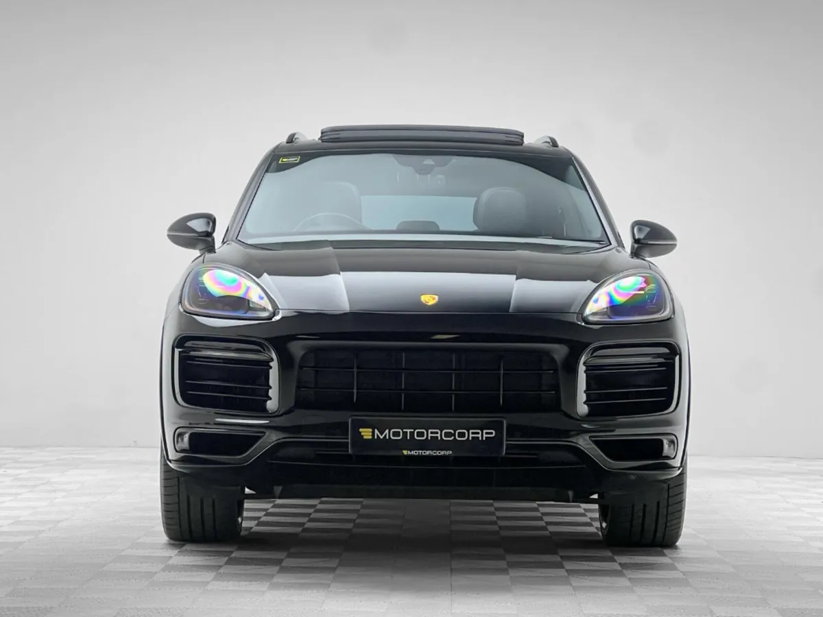 Porsche Cayenne PLATINUM EDITION 3.0 V6 *HUGE SPEC - Image 2