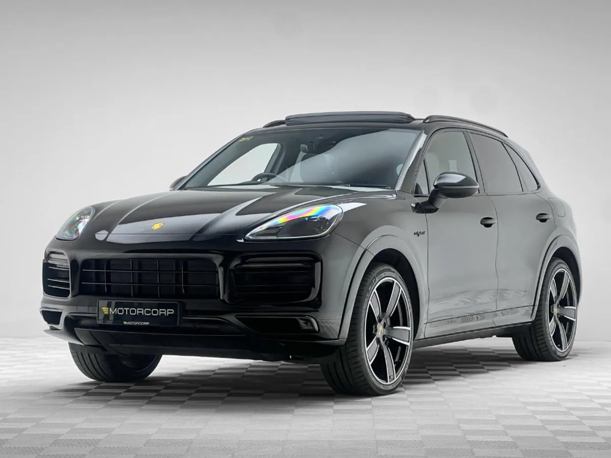 Porsche Cayenne PLATINUM EDITION 3.0 V6 *HUGE SPEC - Image 3