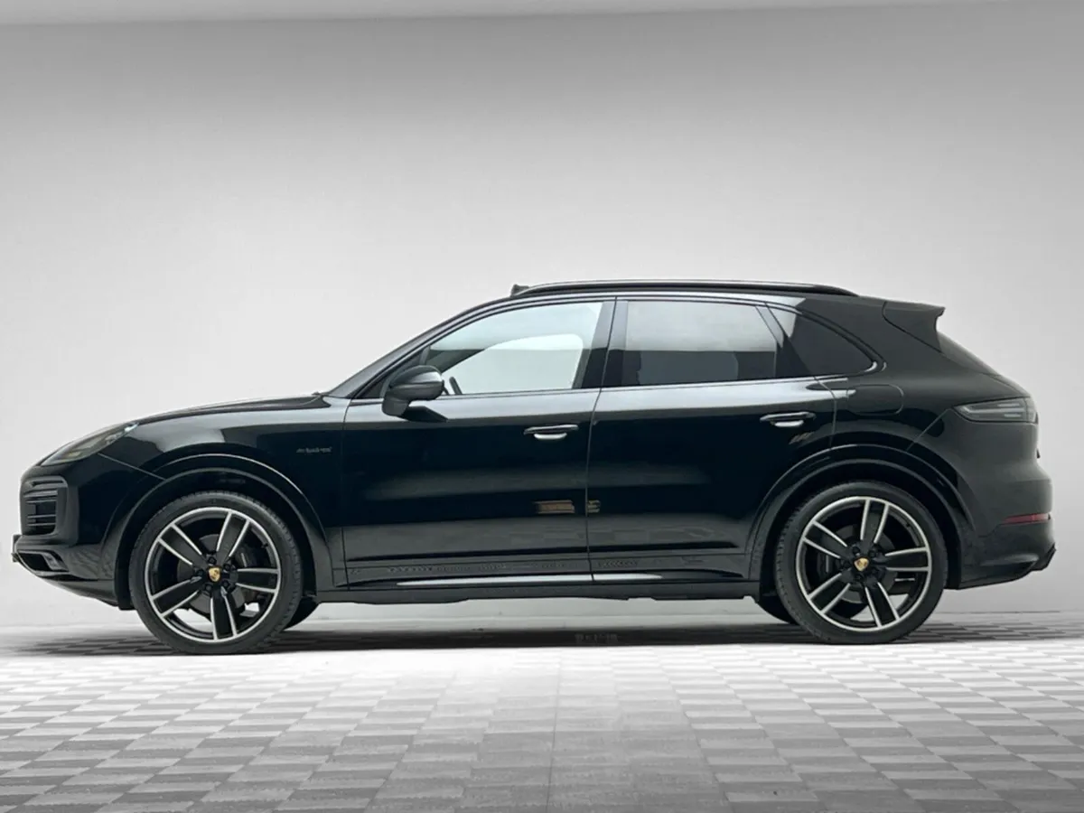 Porsche Cayenne PLATINUM EDITION 3.0 V6 *HUGE SPEC - Image 4