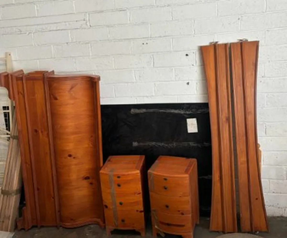 New Bedroom Furniture Suite. - Image 2