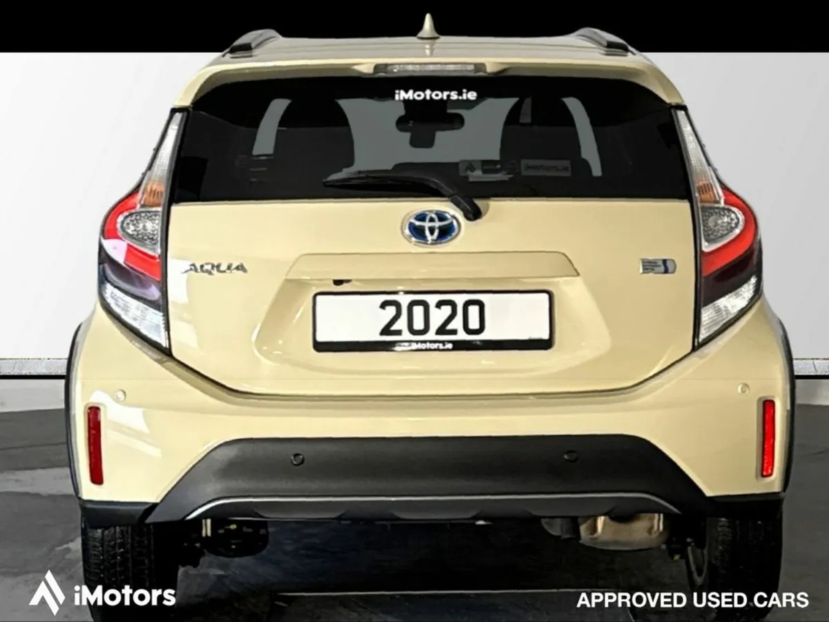 Toyota Aqua CROSSOVER HYBRID AUTOMATIC - Image 4