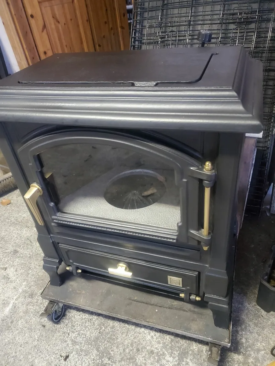 Nestor Martin 9kw oil stove fully refurbished - Image 1