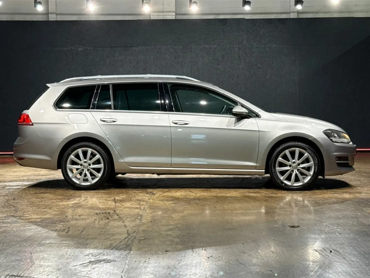 Volkswagen Golf 1.2 AUTOMATIC - ALLOY WHEELS - CRU - Image 3