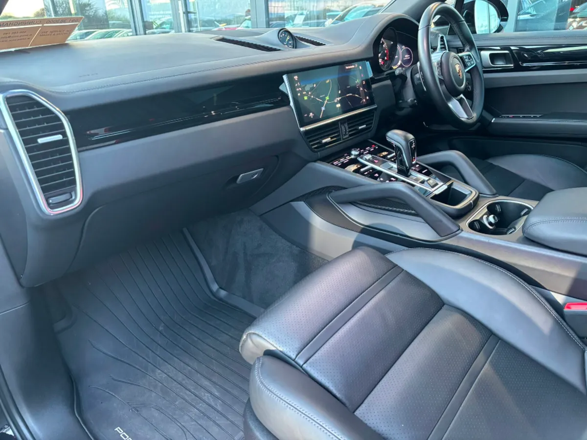 Porsche Cayenne Coupe 3.0 V6 e-hybrid - Image 4