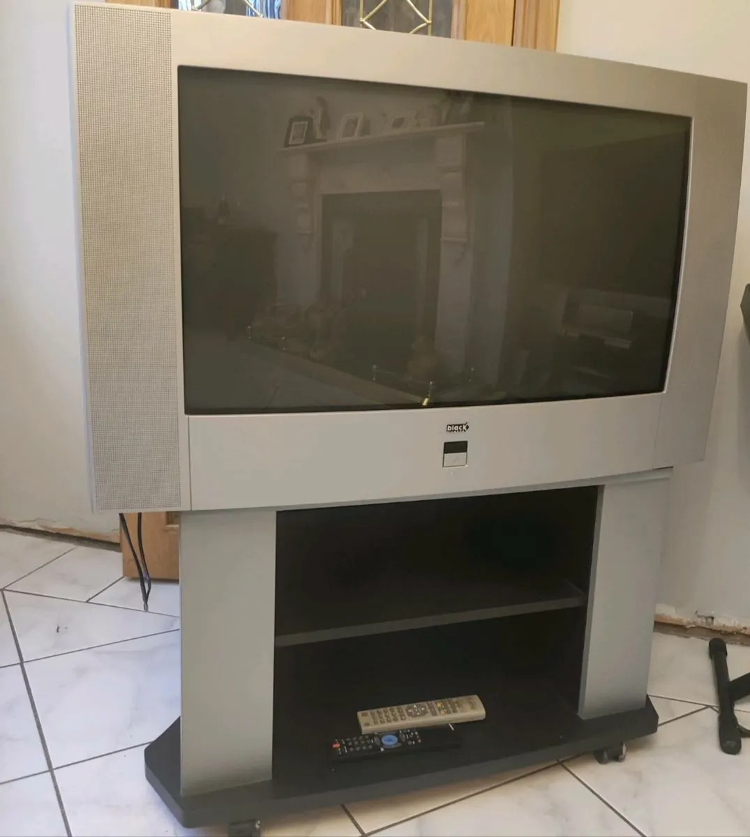 Black diamond 32" TV
Television - Image 1