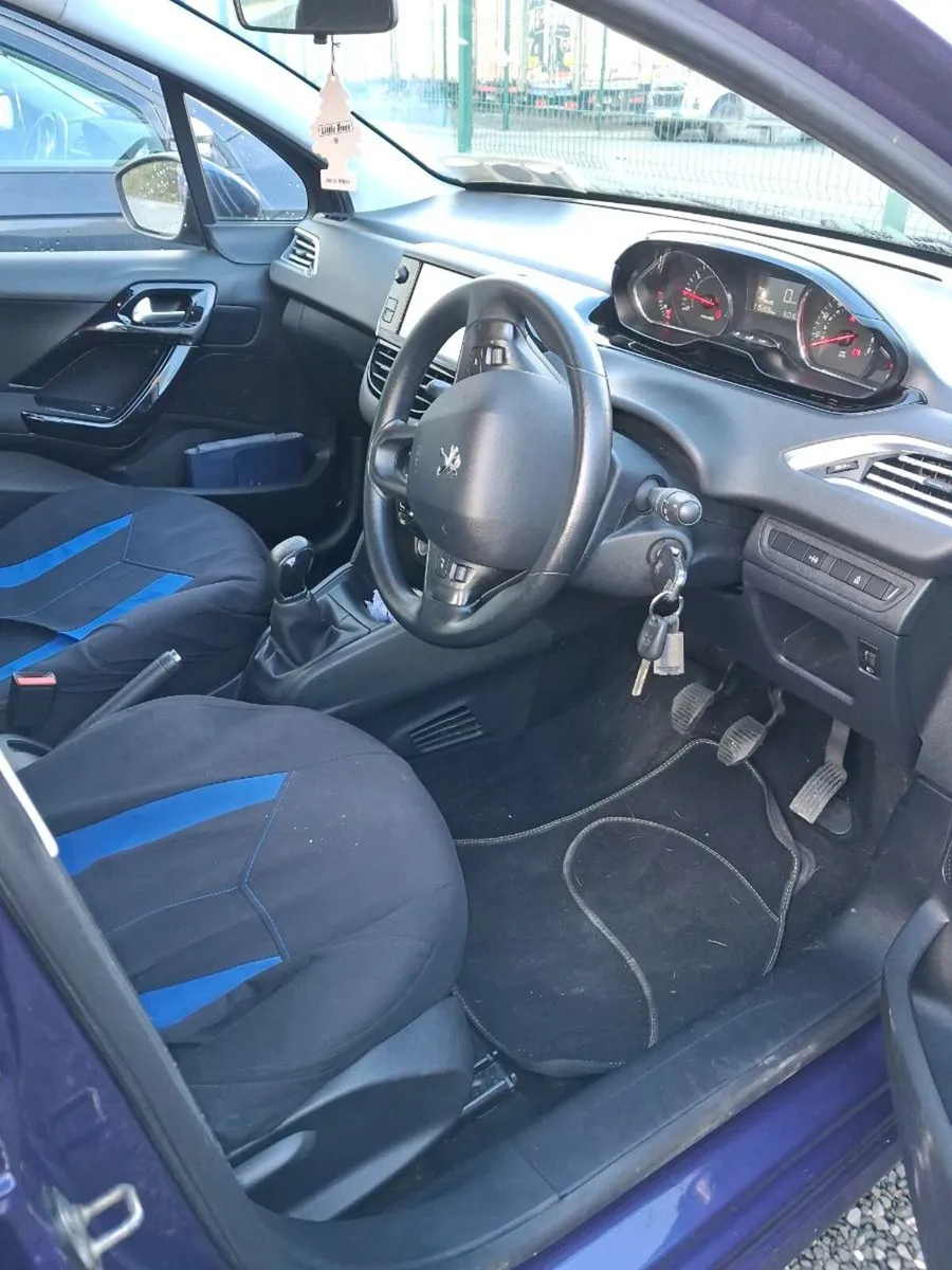 Peougeot 208 - Image 3