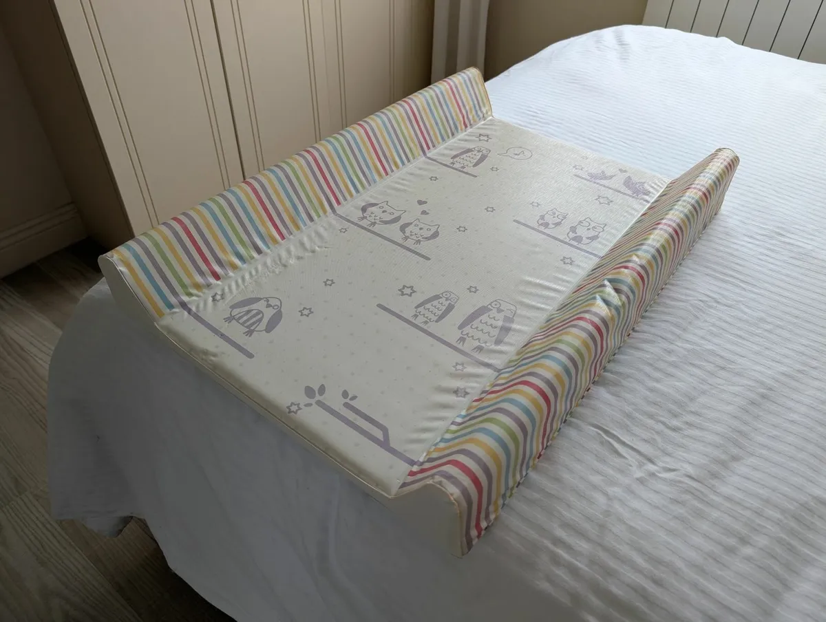 Baby changing pad - Image 1
