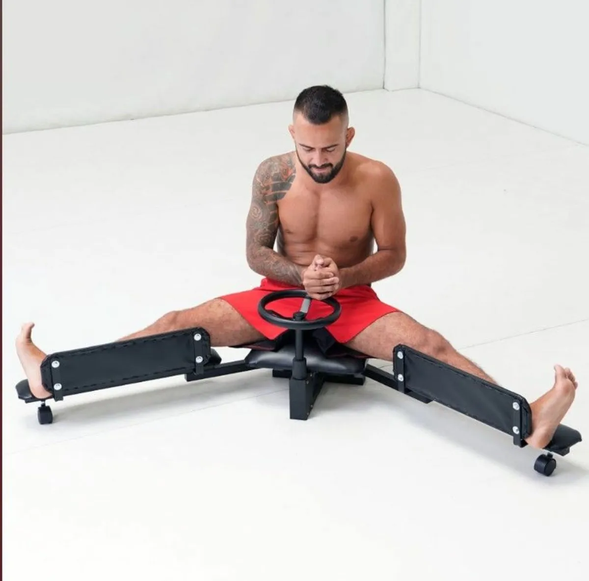 Punisher Leg Stretcher Machine - Image 1