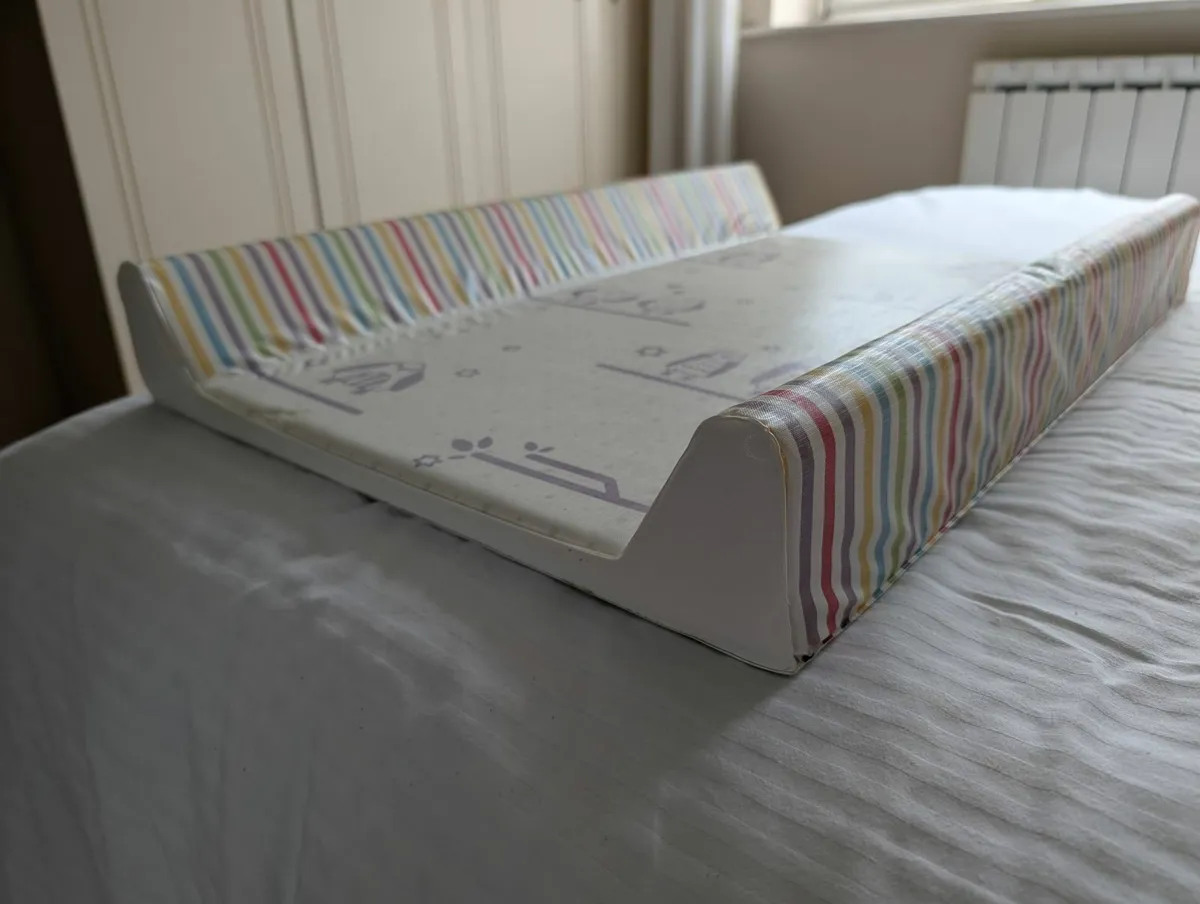 Baby changing pad - Image 2