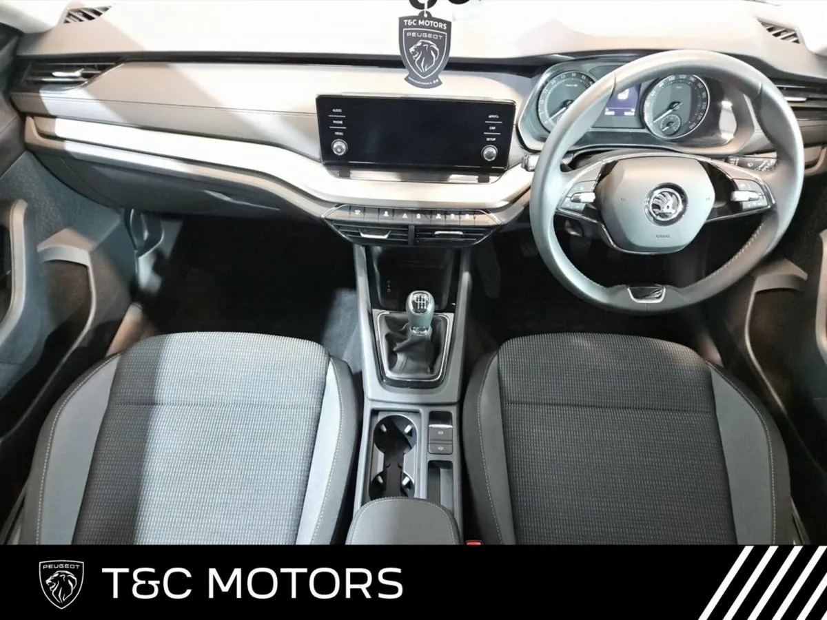 Skoda Octavia Ambition 2.0TDI, Alloy wheels, Rever - Image 3