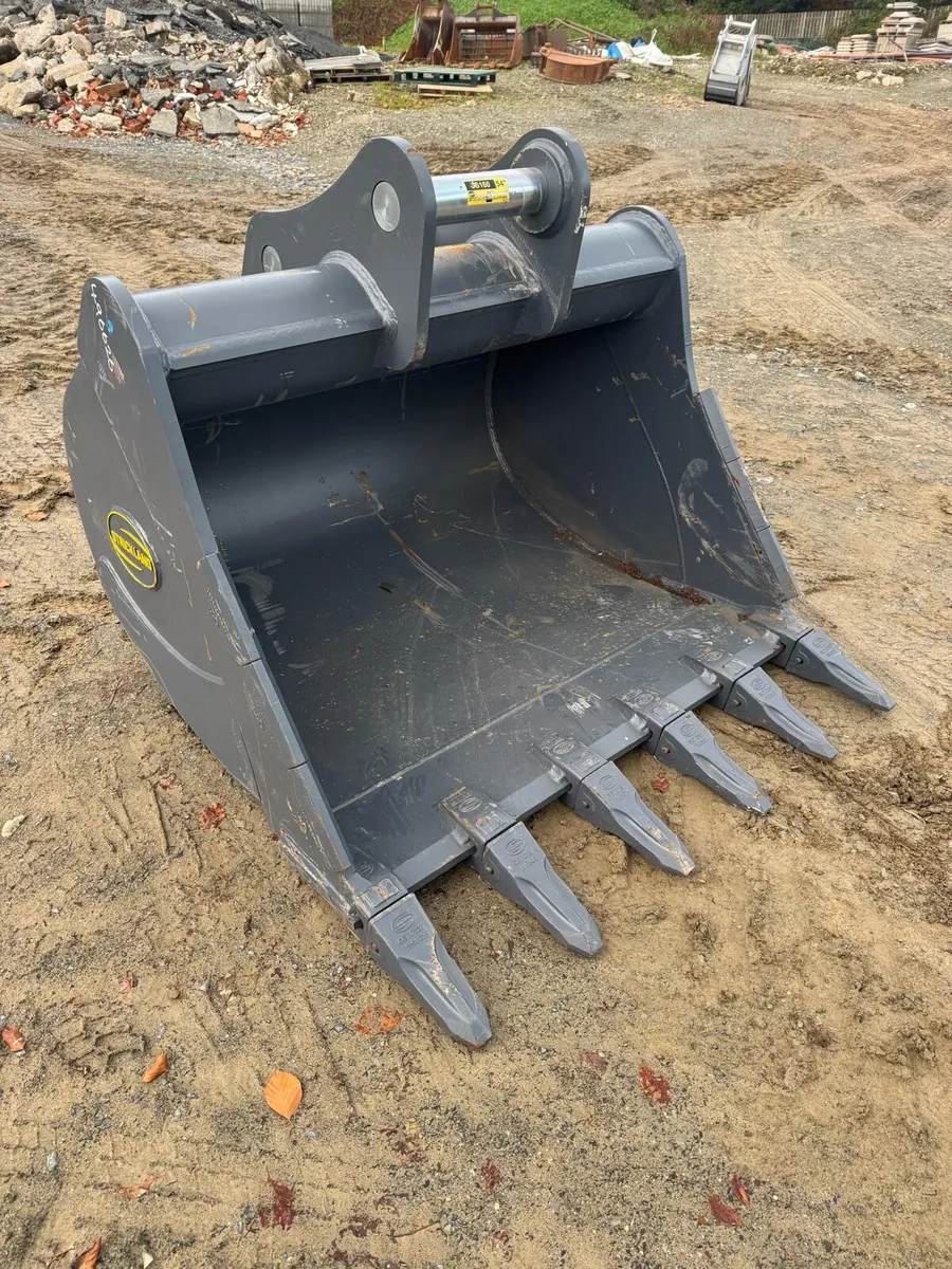 Unused 54in Strickland Bucket 80mm pins - Image 2