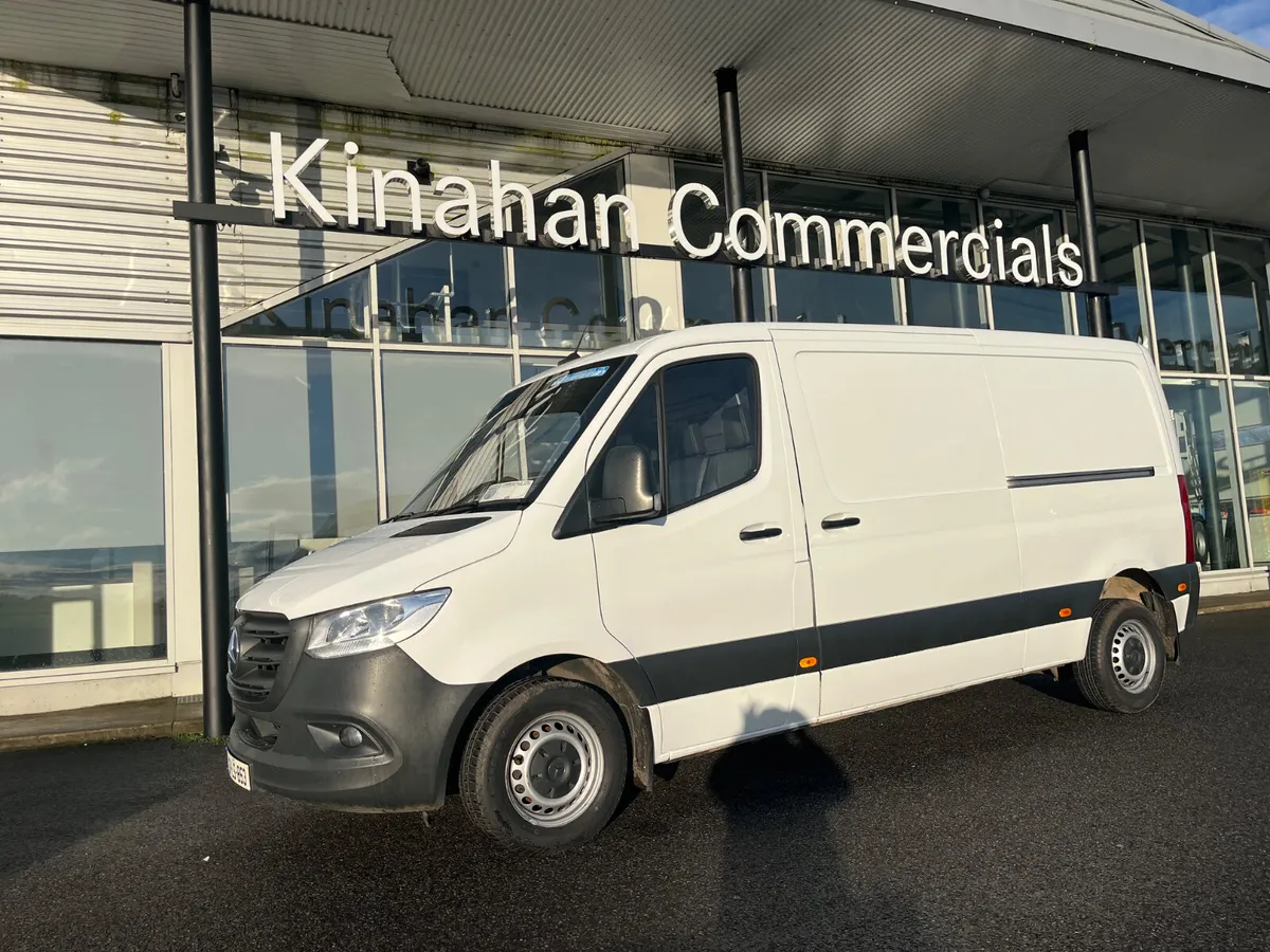 2023 Mercedes-Benz Sprinter 215/39 - Image 2