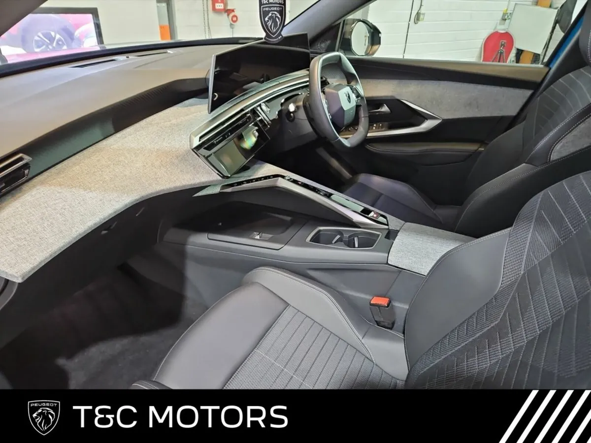 Peugeot 3008 73kWH 210BHP Allure 527KM Range - Image 4