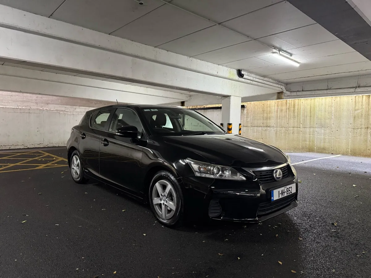 Lexus CT200h - Image 1