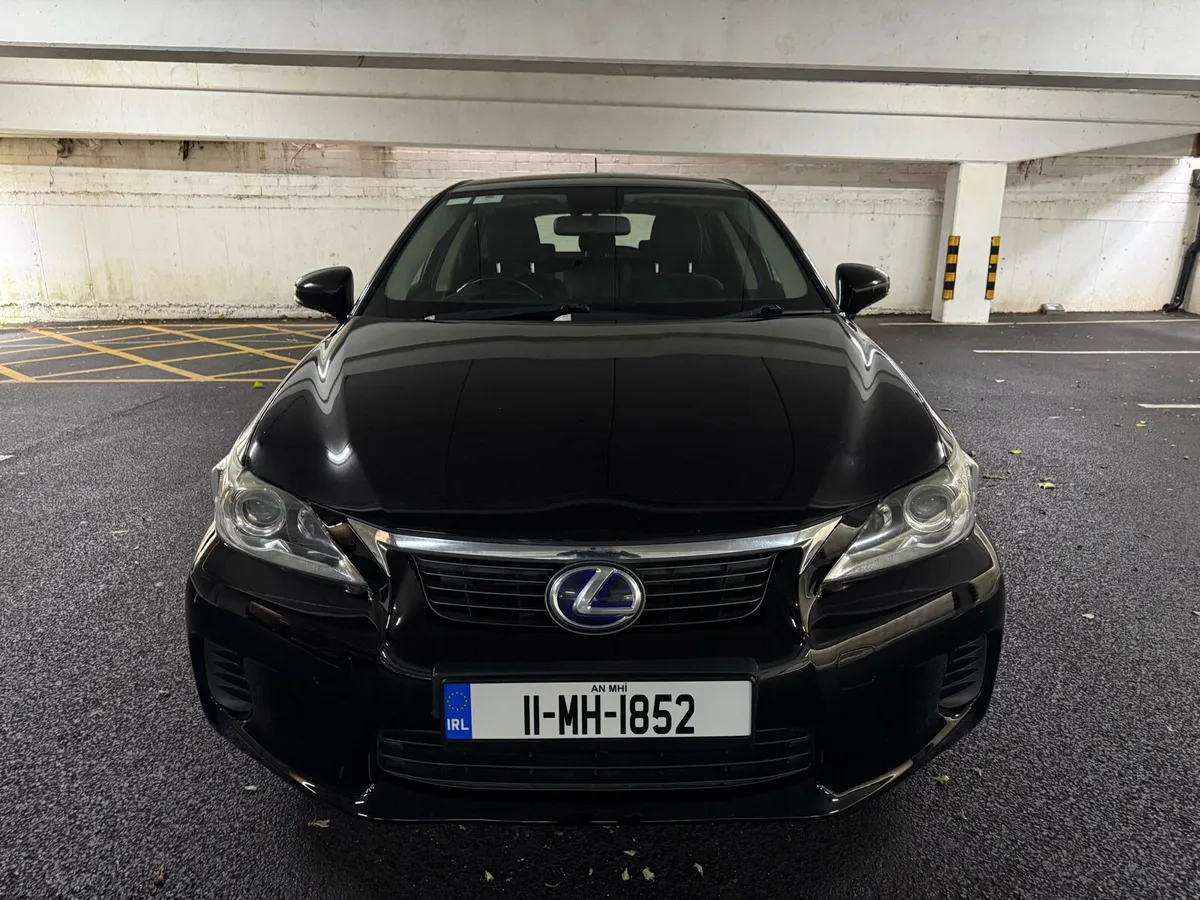 Lexus CT200h - Image 2