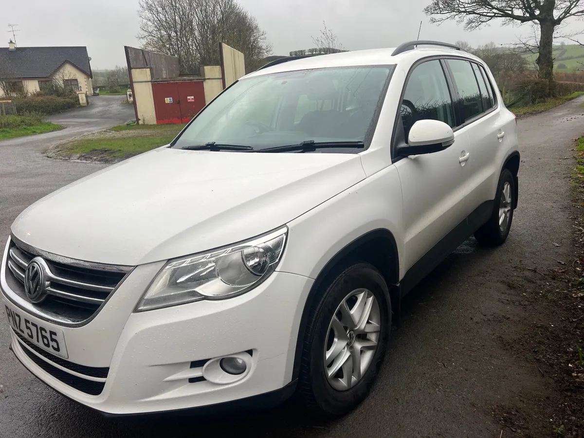 Volkswagen Tiguan 2010 - Image 2