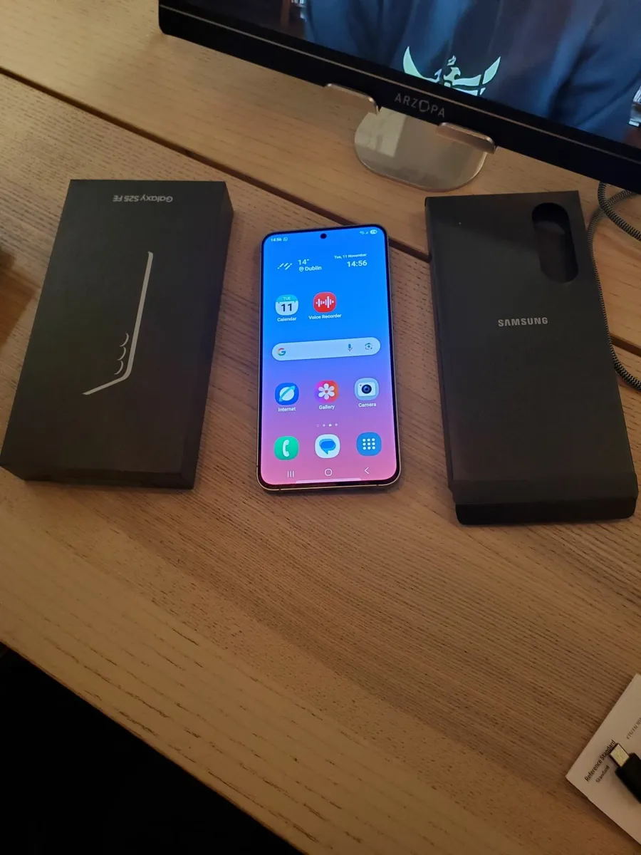 SAMSUNG S 25 FE Phone - Image 1