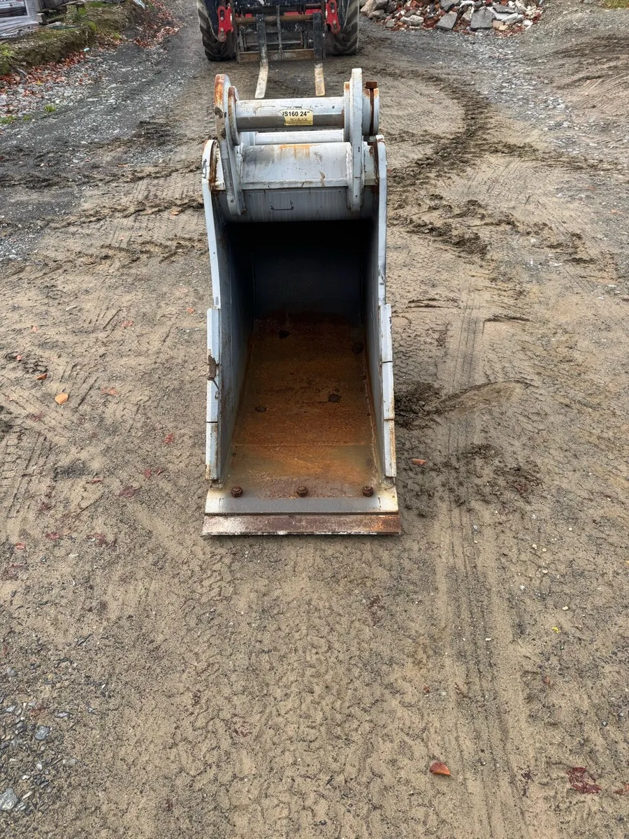 Unused 24in Strickland Bucket 80mm 20T Exacator - Image 2