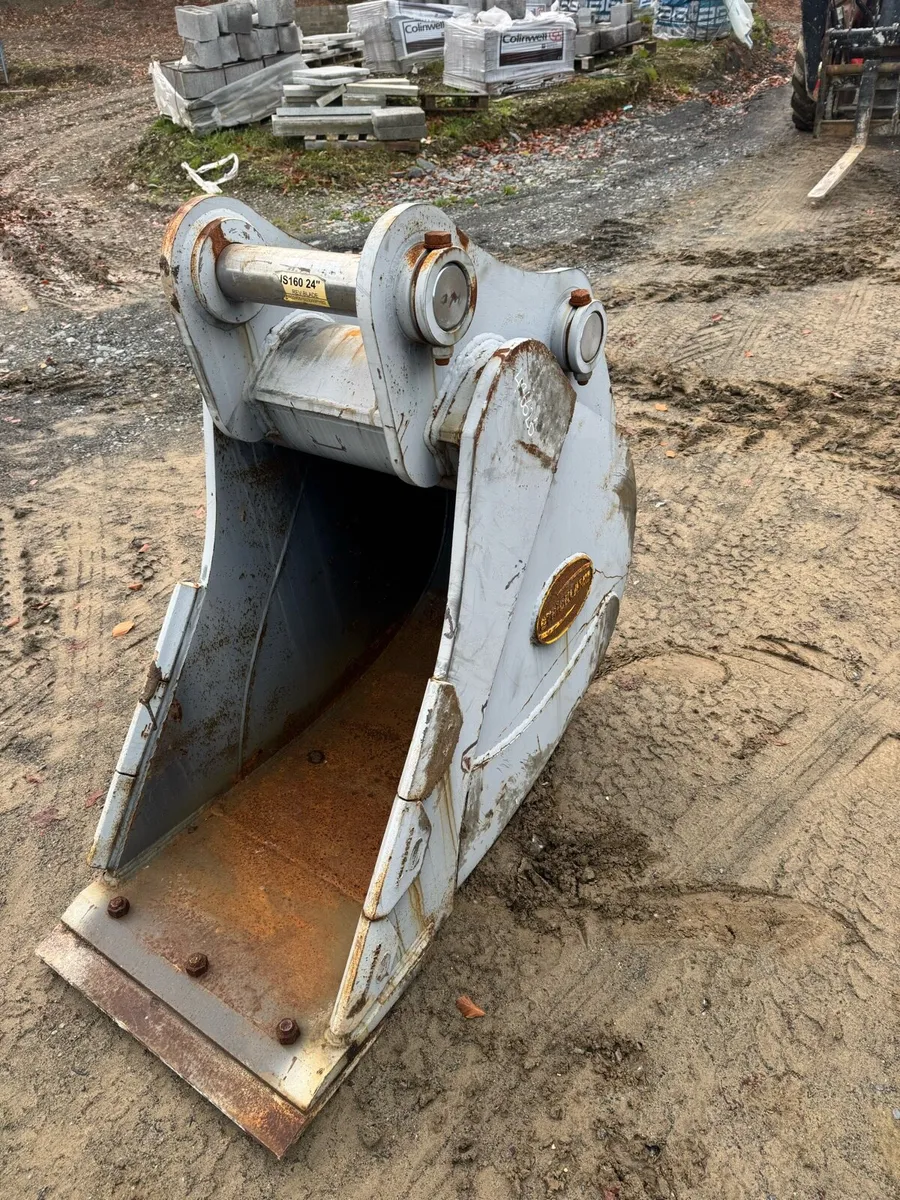 Unused 24in Strickland Bucket 80mm 20T Exacator - Image 4