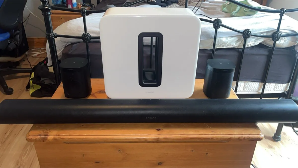 Sonos surround sound system - Image 1