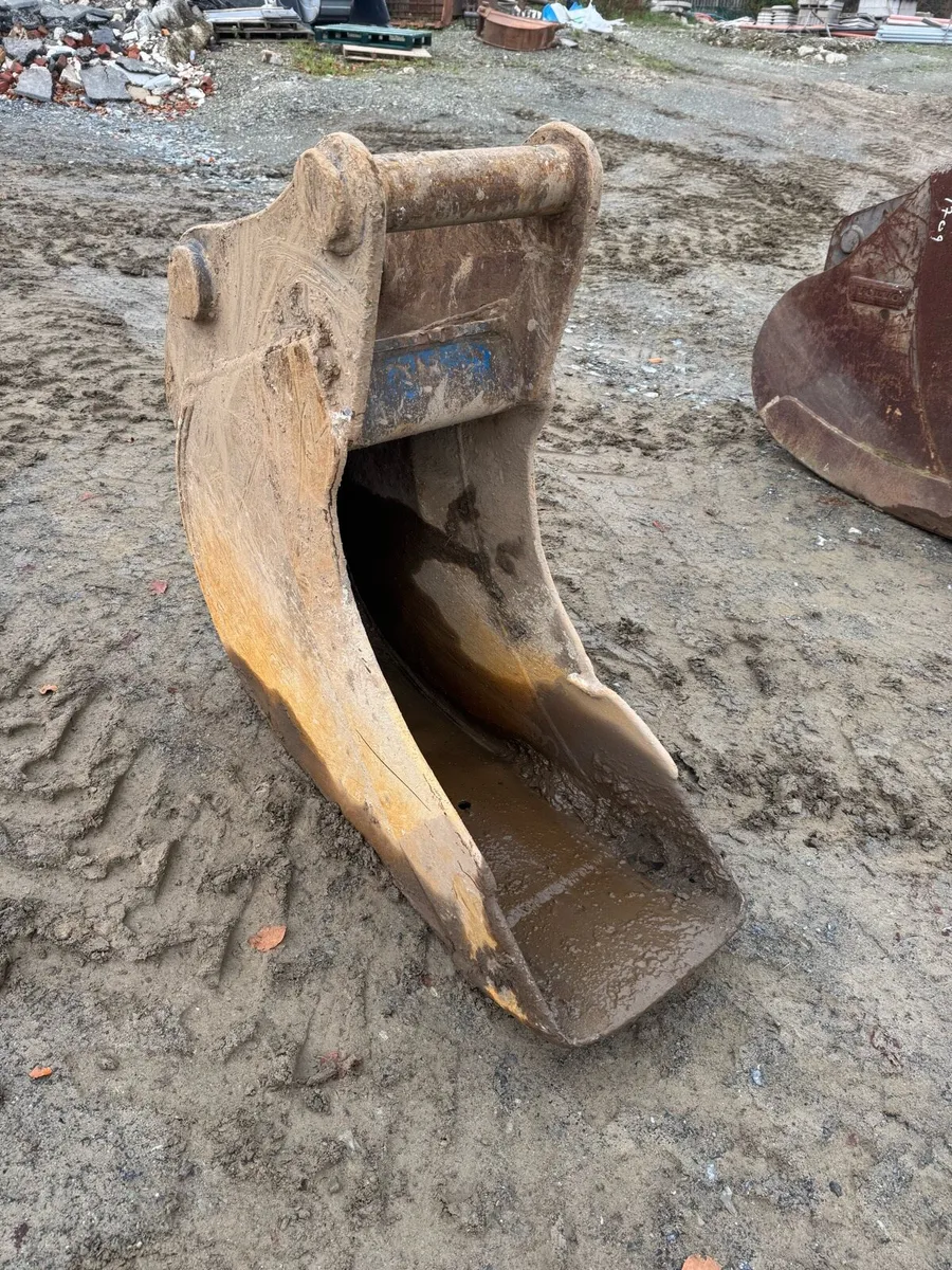 16in Excavator Bucket 80mm pins - Image 1