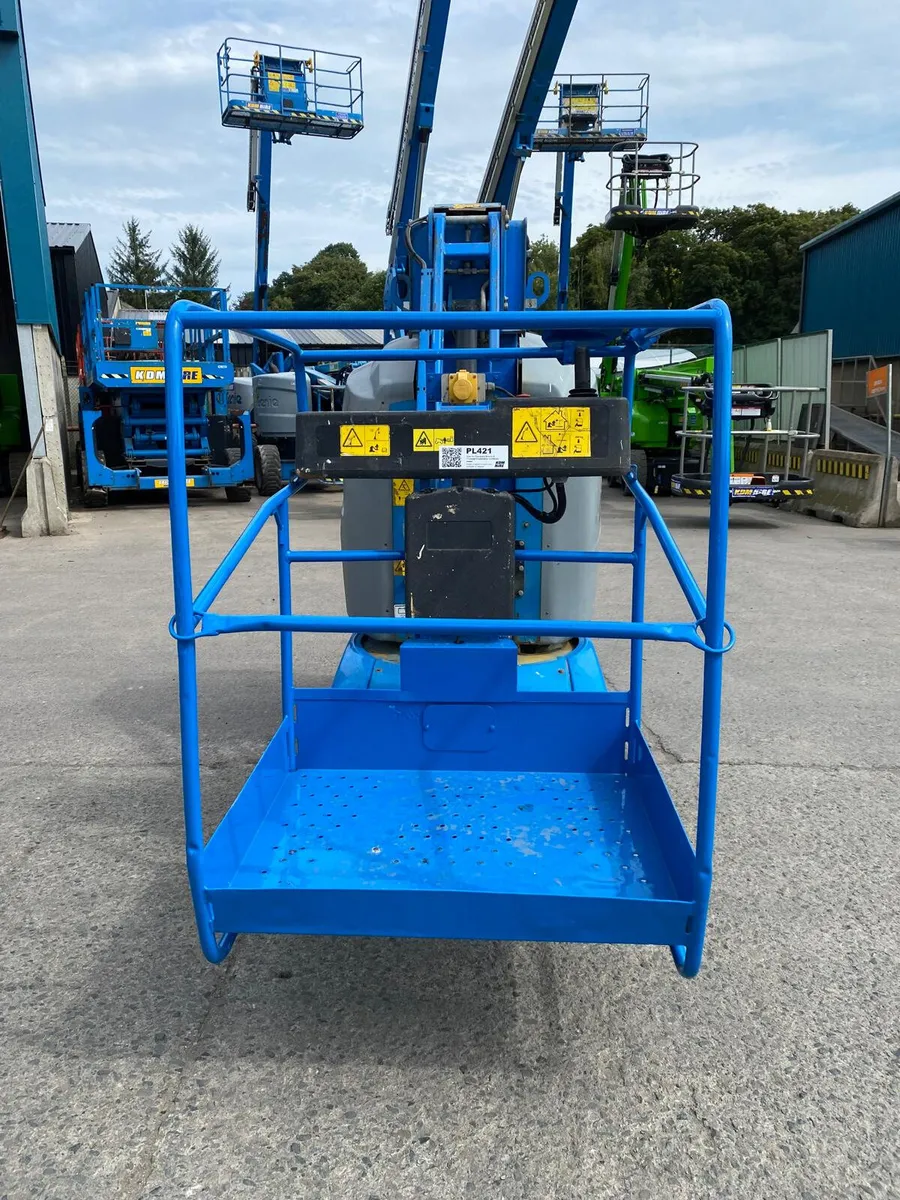 2012 GENIE GR26J 32FT VERTICAL MAST BOOM LIFT - Image 3