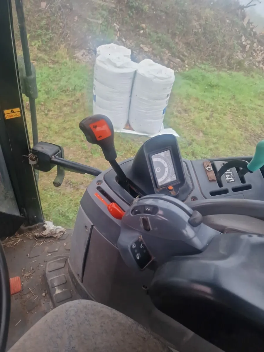 New Holland TS115A - Image 4