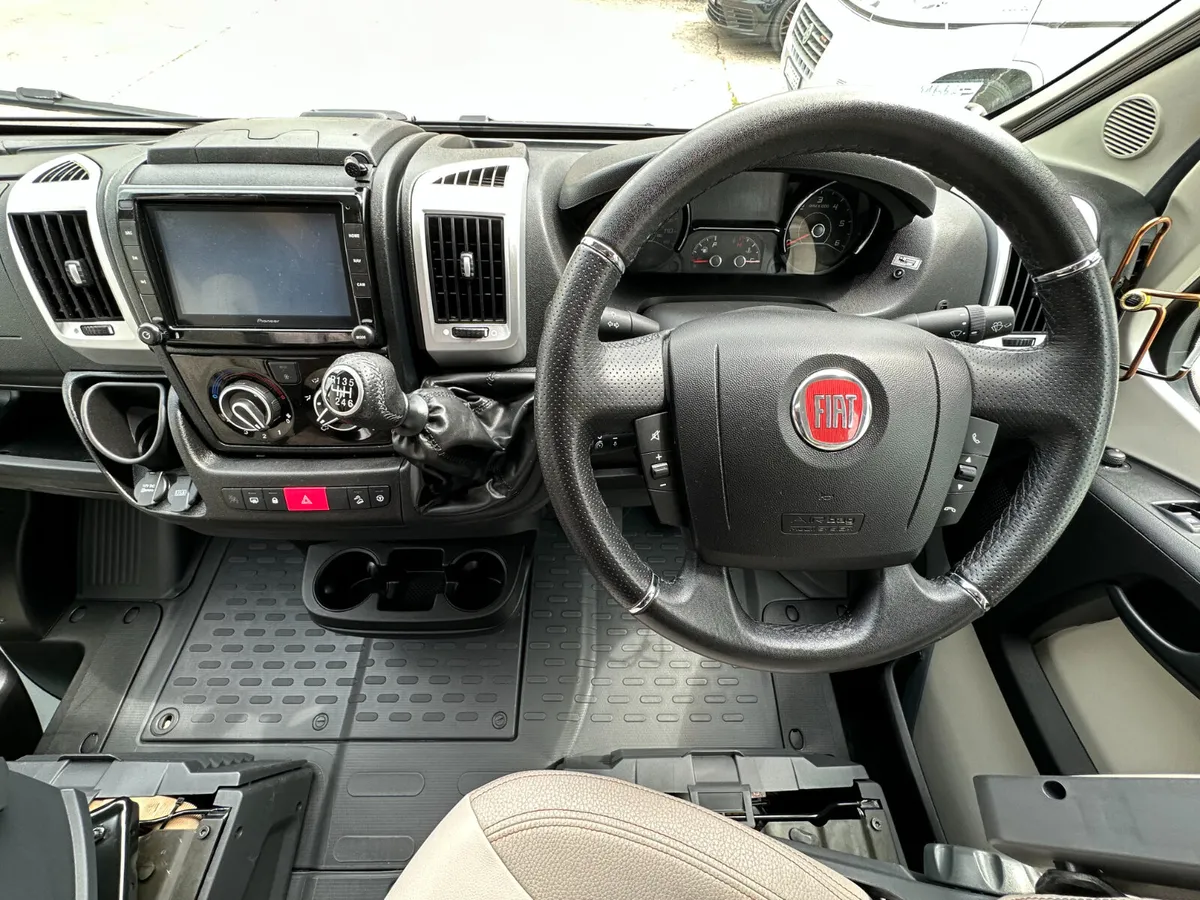 Hi end luxury van - Image 1