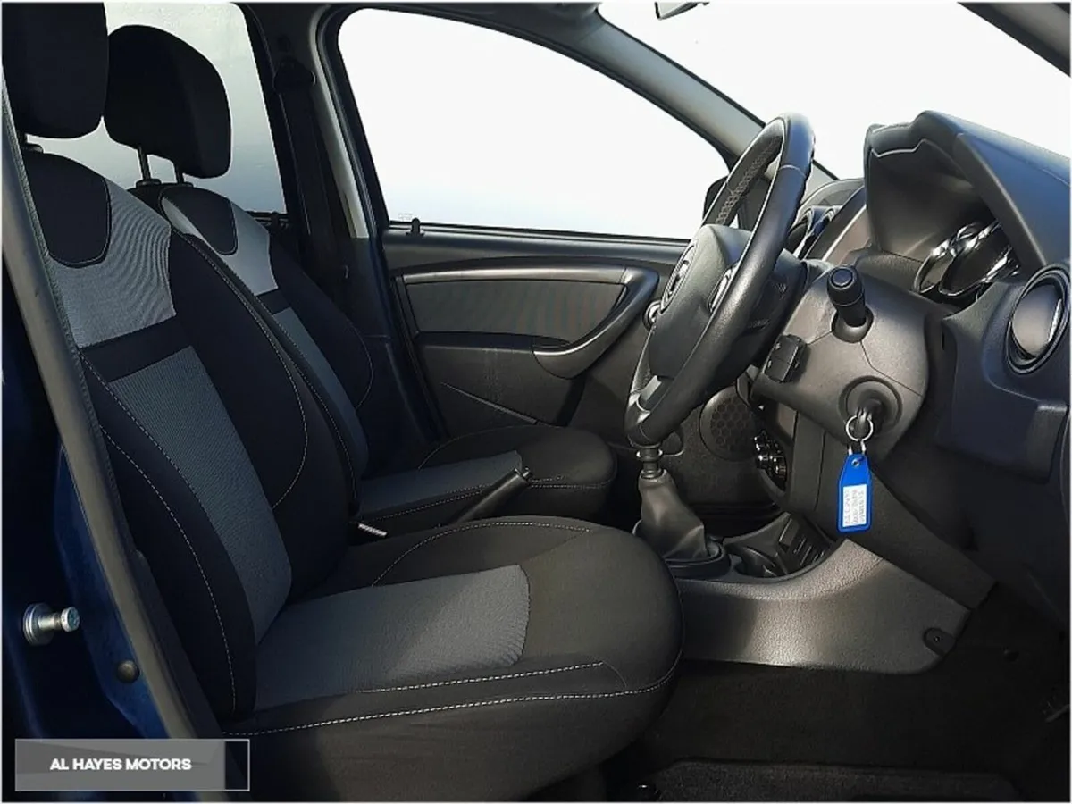 Dacia Duster **LOW MILEAGE**1.5 DCi 110 SIGNATURE - Image 4