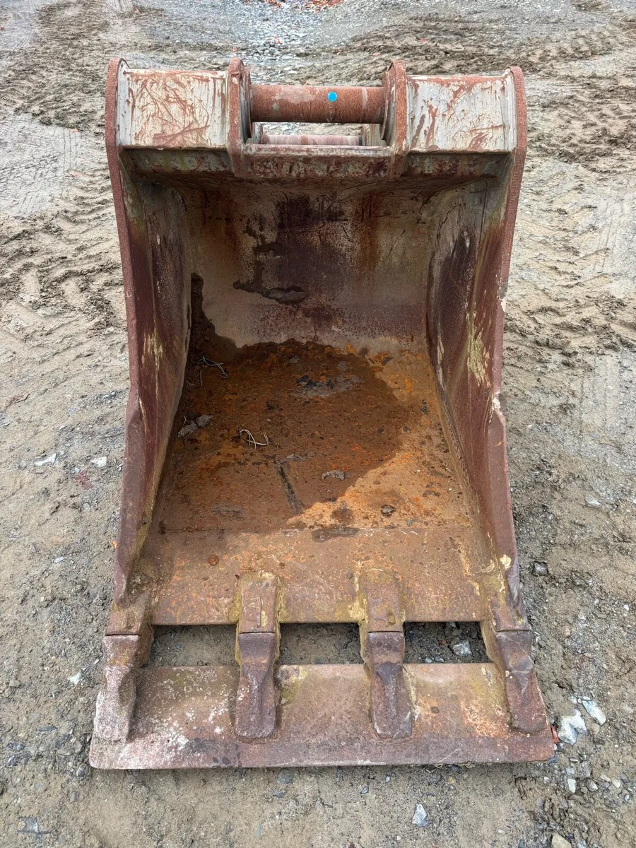 34in Volvo Bucket 70mm pins - Image 2