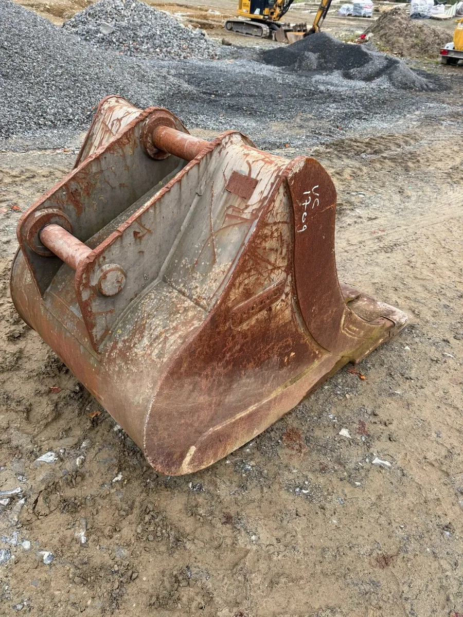 34in Volvo Bucket 70mm pins - Image 4