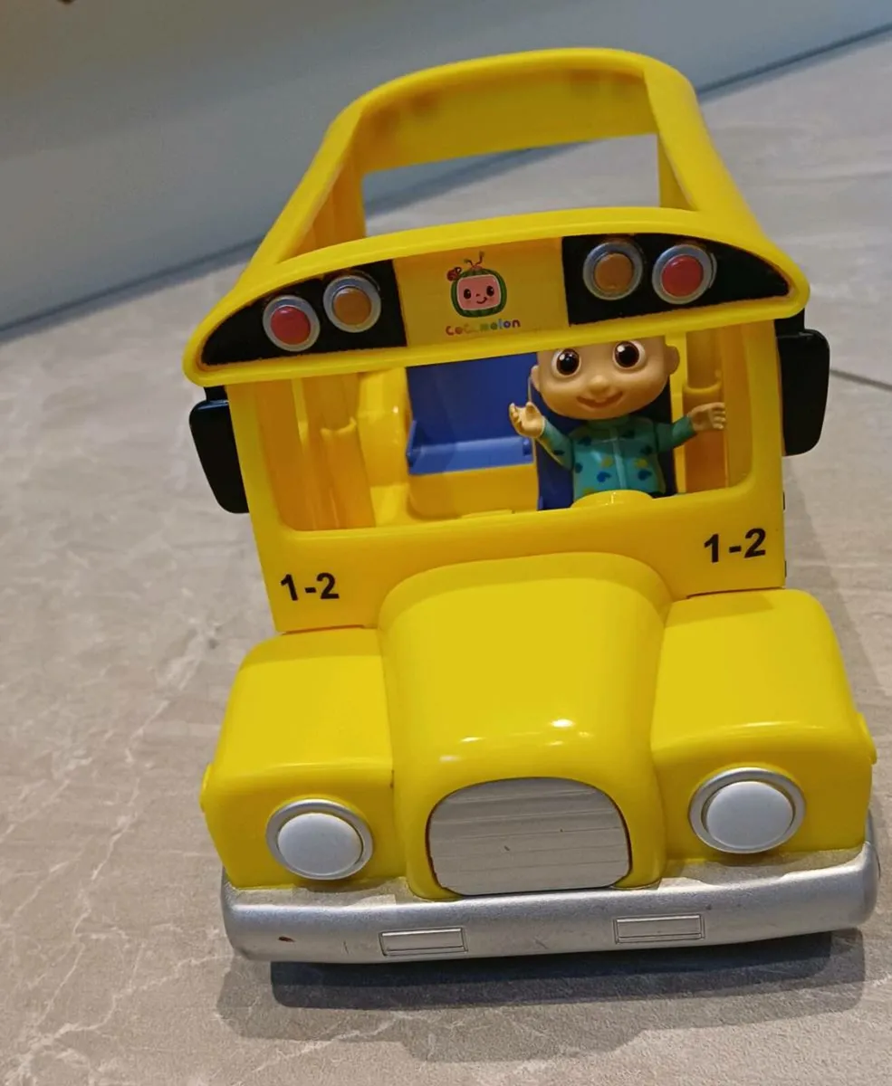 Cocomelon musical yellow bus - Image 3