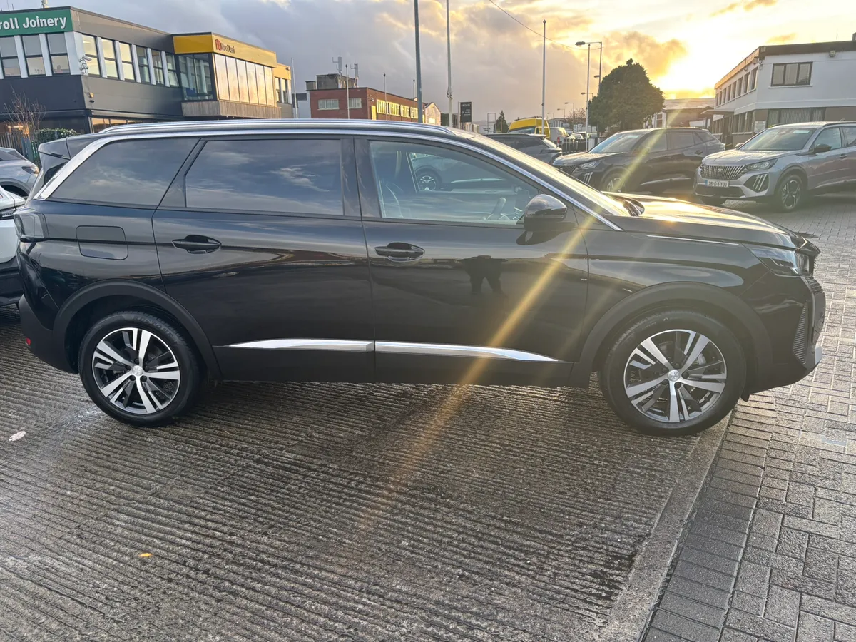 2025 Peugeot 5008 Allure 1.5 - Image 2