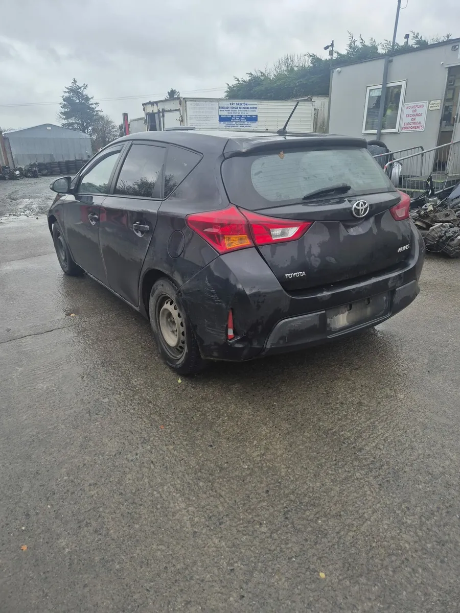 Toyota Auris - Breaking only - Image 1